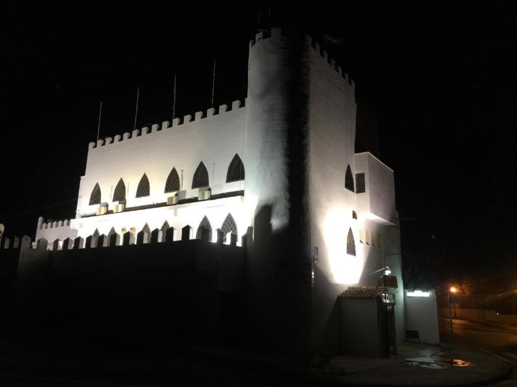El Castillo Alcalá de Guadaira Extérieur photo